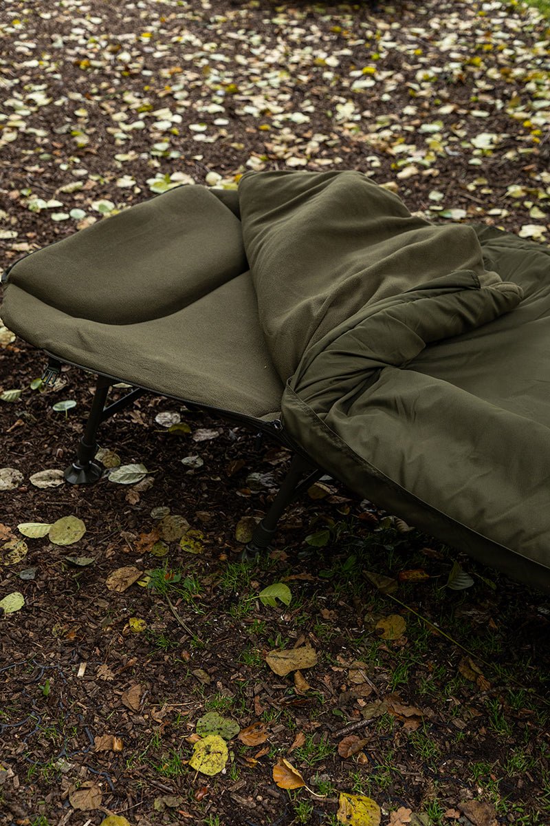 Bed Chair con saco de dormir Fox EOS Sleep System - Tienda Carpfishing
