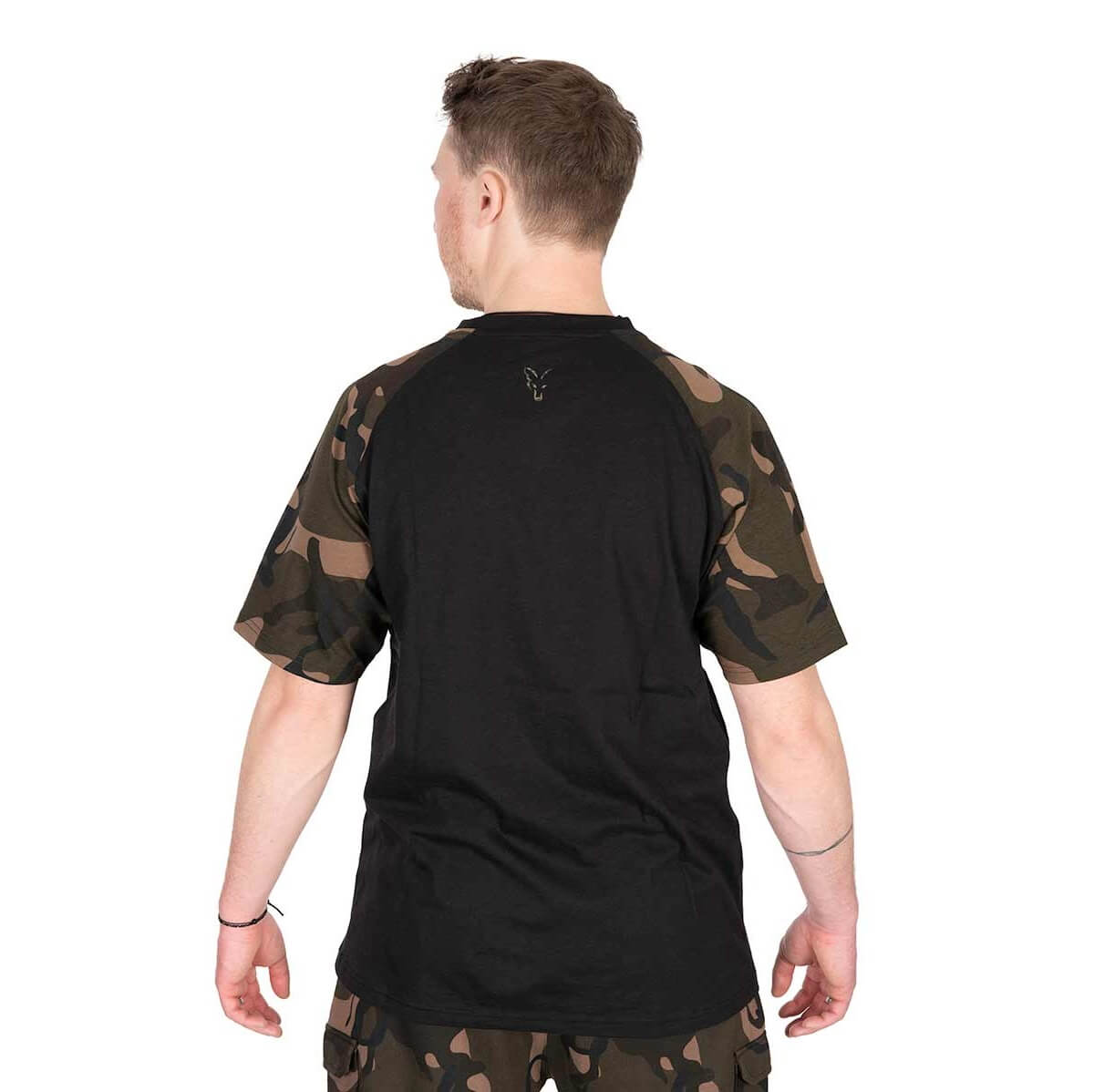 Camiseta Fox Outline T Negro/Camo - Tienda Carpfishing