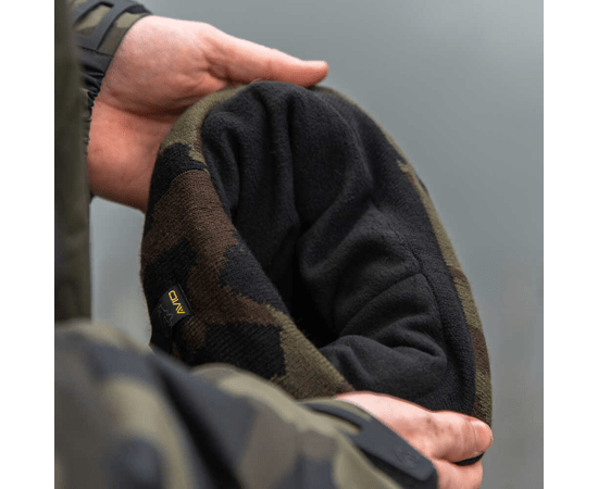 Gorro Avid Carp Negro y Camo - Tienda Carpfishing
