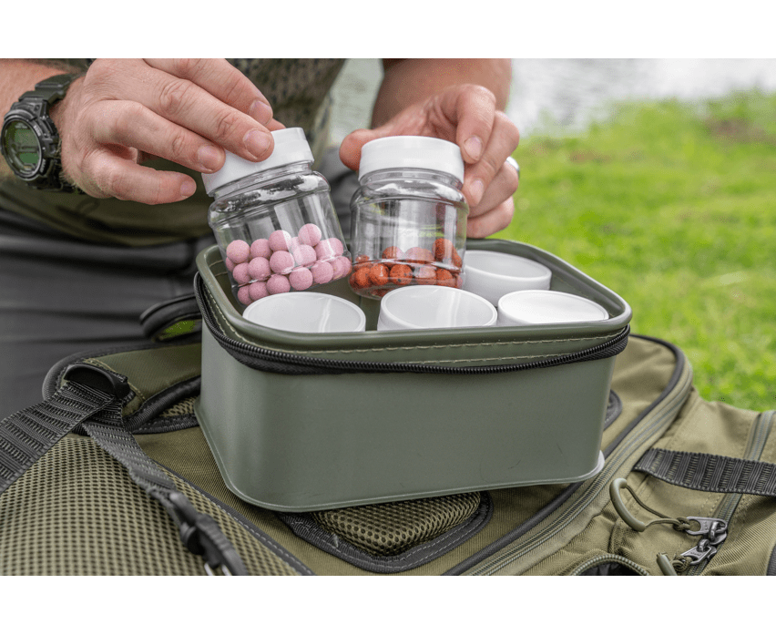 Macuto de 6 botes de cebo Korum Eva - Tienda Carpfishing