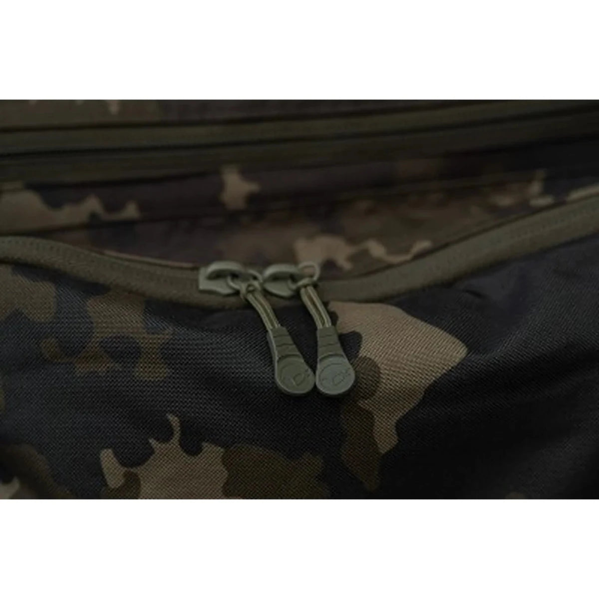 Macuto Korda Compac Framed Dark Kamo L - Tienda Carpfishing