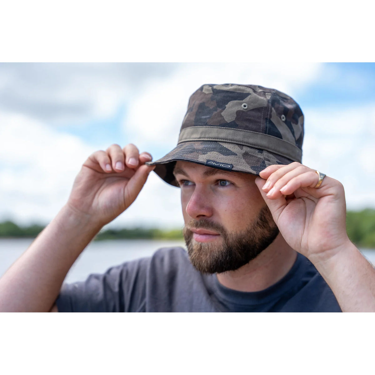 Gorra Avid Carp Distortion Dark Camo Bucket Hat