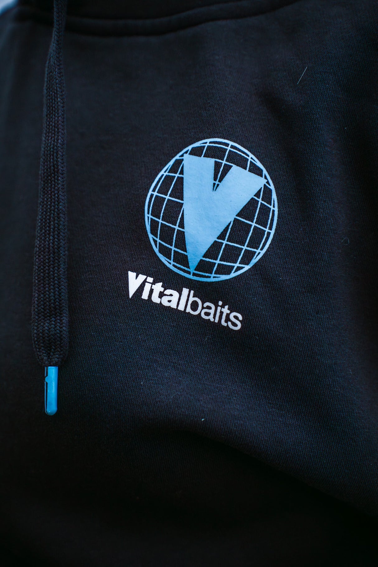 Bluza Vitalbaits Niebieska z kapturem