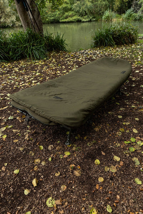 Bed Chair con saco de dormir Fox EOS Sleep System - Tienda Carpfishing