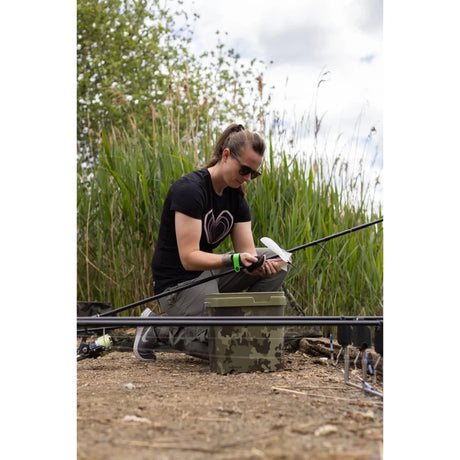 Camiseta Mujer Korda Love Negra - Tienda Carpfishing
