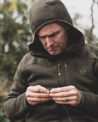 Chaqueta Korda Kore Polar Caqui - Tienda Carpfishing