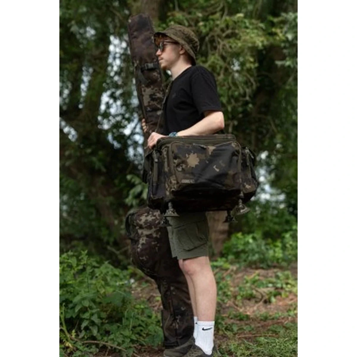 Macuto Korda Compac Framed Dark Kamo L - Tienda Carpfishing
