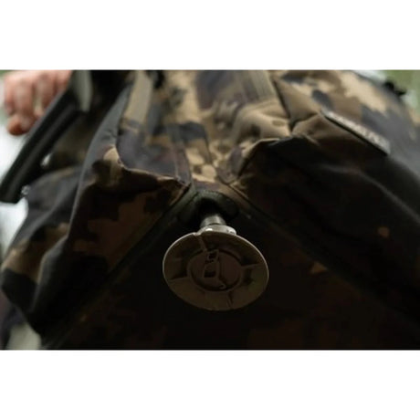 Macuto Korda Compac Framed Dark Kamo L - Tienda Carpfishing