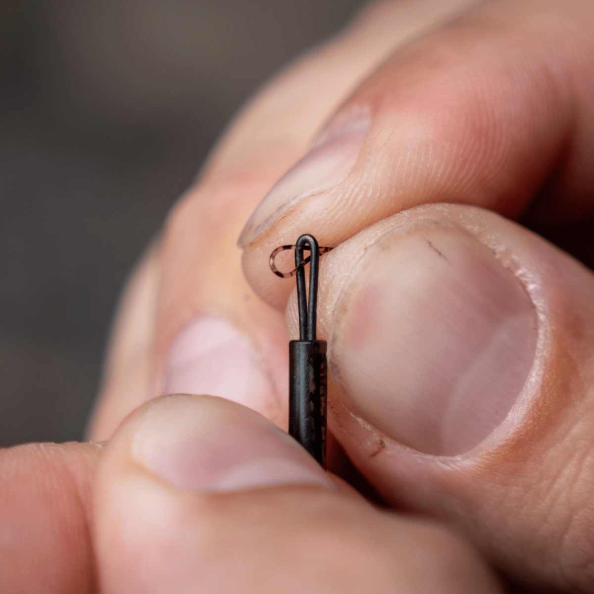 Ring Swivel Bag Stem Avid Carp Outline FleckTone L - Tienda Carpfishing